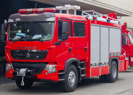 Camion de pompiers spécial de Sinotruk HOWO avec le matériel de sauvetage