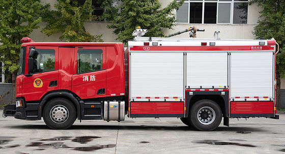 SCANIA 4000 litres eau le camion de pompiers de réservoir avec le matériel de sauvetage