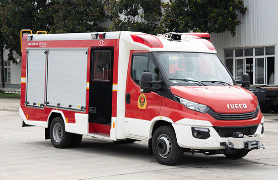 Camion de pompiers QUOTIDIEN d'IVECO petit avec des outils de réservoir et de délivrance de l'eau 3000L