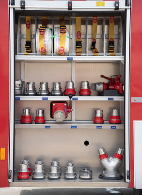 ISUZU Small Fire Truck avec 2000 litres de réservoir liquide et double cabine de rangée