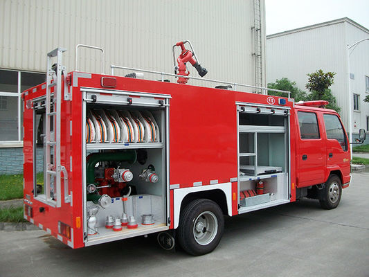 ISUZU Small Fire Truck avec 2000 litres de réservoir liquide et double cabine de rangée