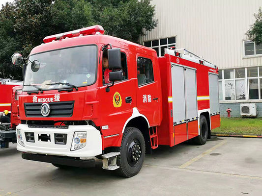 Camion de pompiers du réservoir d'eau de Dongfeng 6000L 4x4 avec la double cabine de rangée