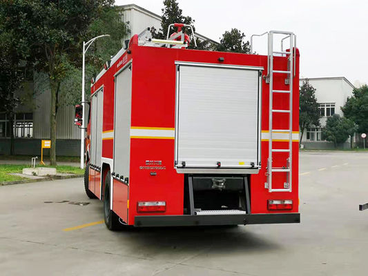 Camion de pompiers du réservoir d'eau de Dongfeng 6000L 4x4 avec la double cabine de rangée